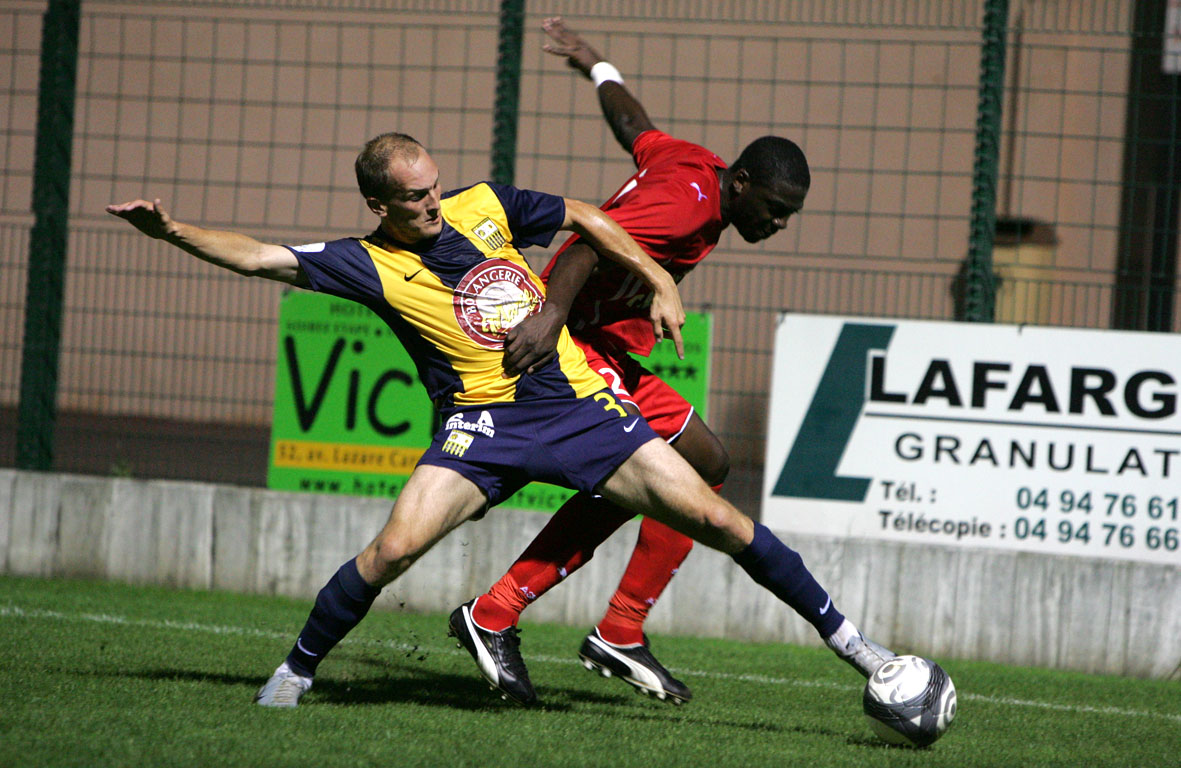 Hình nền AC Arles-Avignon (16) - hình nền bóng đá - hình nền cầu thủ - hình nền đội bóng